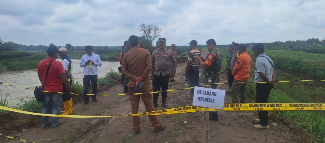 Forkopimcam Pagar Merbau Bersama BWS Sumut Tinjau Lokasi Longsor Bantaran Sei Ular