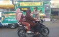 AKP Yustina SH, MH Berbagi Takjil ke Pengguna Jalan