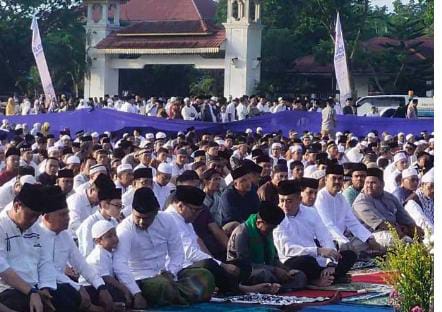 Kapolresta Deli Serdang Laksanakan Sholat Idul Adha 1446H Bersama Pemkab Deli Serdang