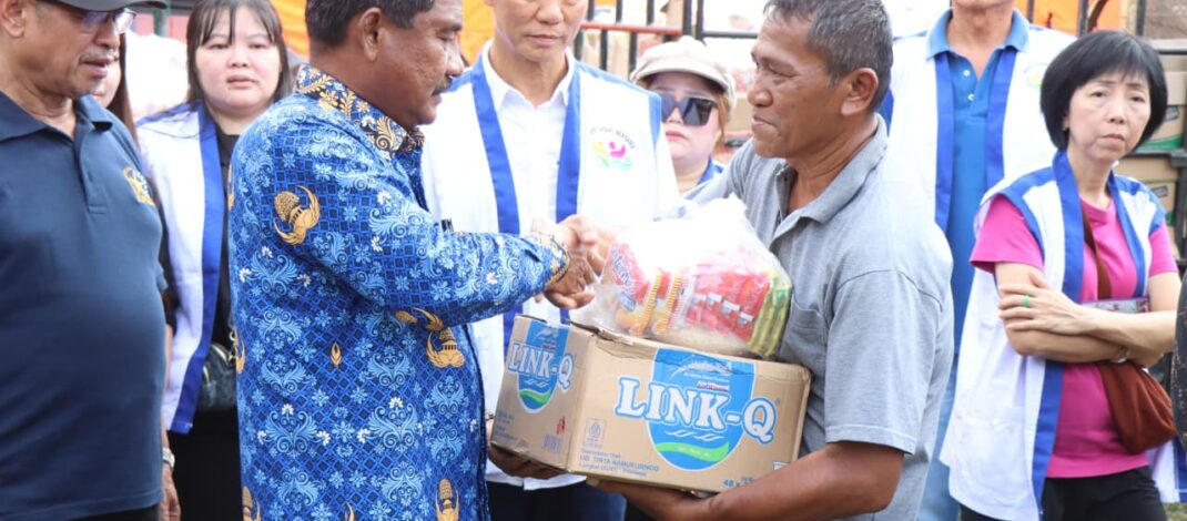 Vihara Setia Buddha Binjai Salurkan Ratusan Paket Sembako untuk Korban Banjir di Berngam