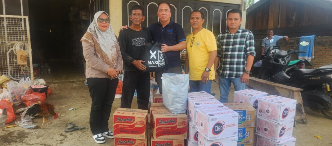 Pimred Waspada.id dan Biro Binjai-Langkat Bersatu Salurkan Bantuan Korban Banjir