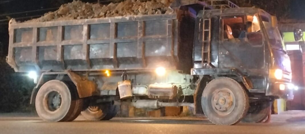 Dumtruck Galian C di Bantaran Sungai Ular Diduga Langgar Aturan, Warga Minta Tindakan Tegas