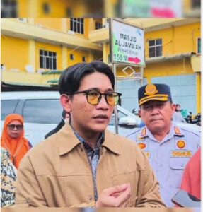 Wakil walikota Binjai, Ahsanul Jihadi saat sidak parkir di RSU Djoelham bersama Kepala Dinas Perhubungan Kota Binjai, Harimin Tarigan